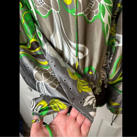 ETCETERA Retro Vibrant Floral Silk Blouse Top Shirt Green Silver Gray Ruffle Tie - Picture 7 of 11
